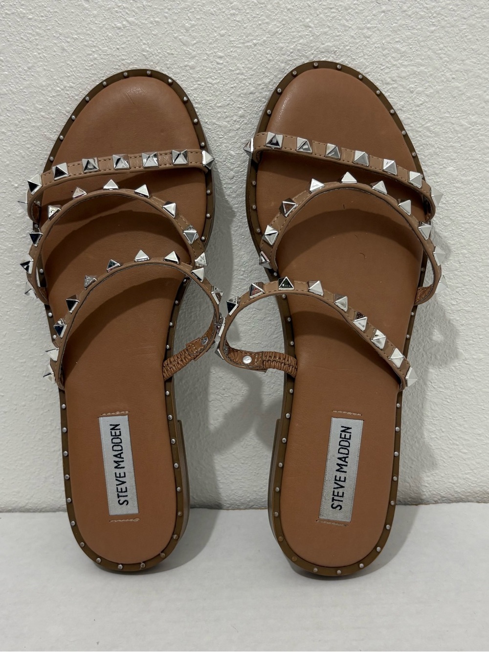 Steve Madden Slip-On 3-Band Sandals Size 8 Silver Pyramid Studded LODELL